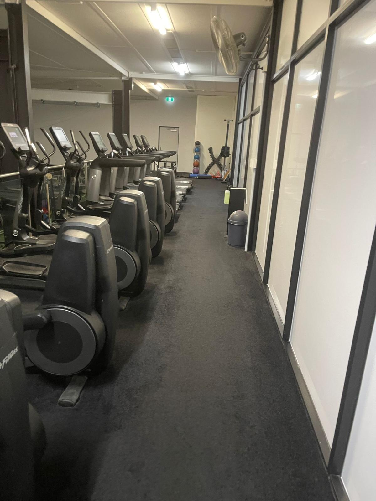 gym-cleaning gym-cleaning